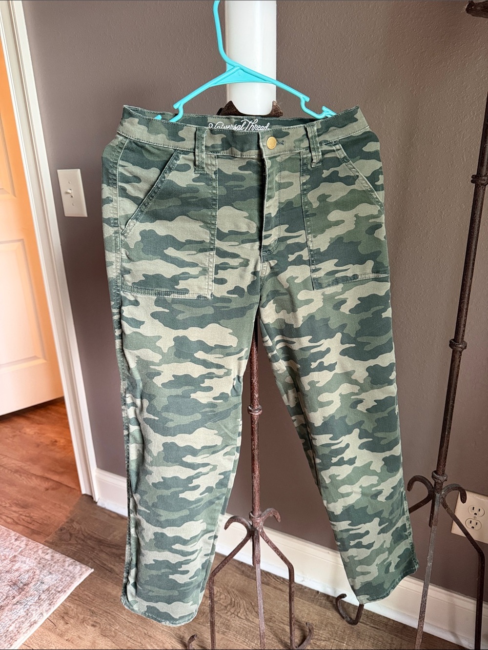 Universal Thread Green Camouflage Cargo Pants